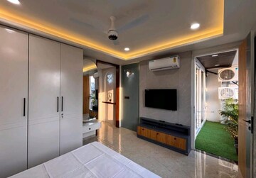 Room in 2 BHK Apartment at Raja Park – for Rent