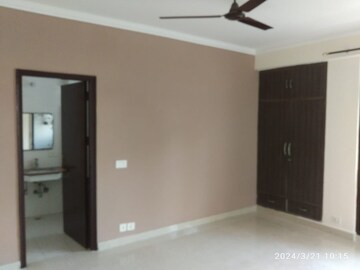 Room in 3 BHK Apartment at Abhinandan CGHS, Sector 51 – for Rent