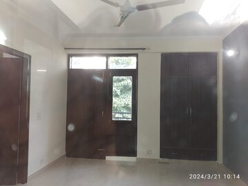 Room in 3 BHK Apartment at Abhinandan CGHS, Sector 51 – for Rent