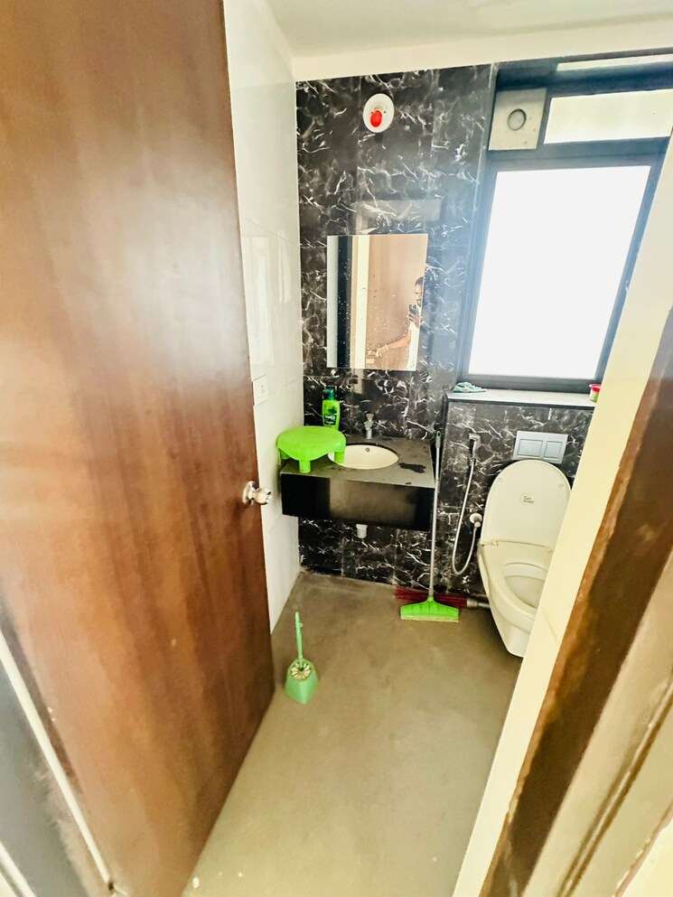 Attached Bathroom, lodha-lakeshore-greens 3 Bedroom 1180 Sq.Ft. Apartment In Dombivli East Thane 9039958