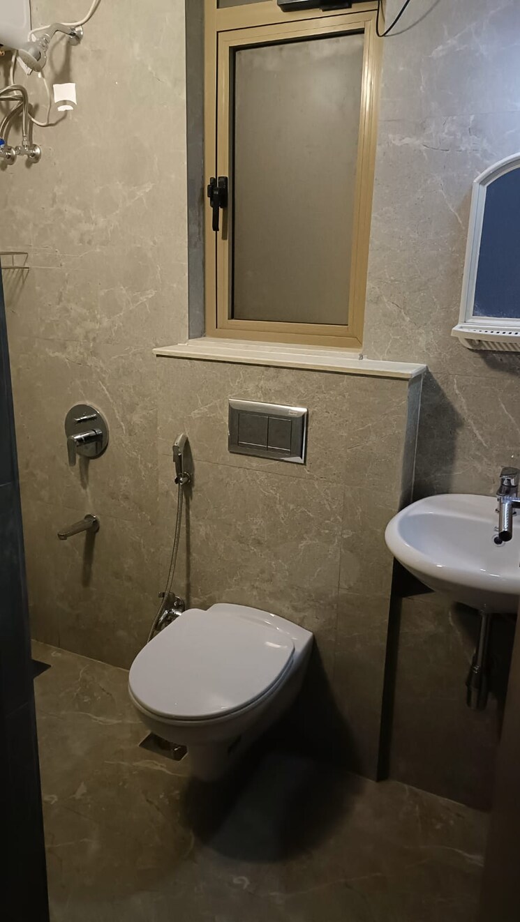 Bathroom, sheth-vasant-oasis 2 Bedroom 678 Sq.Ft. Apartment In Andheri East Mumbai 9039969