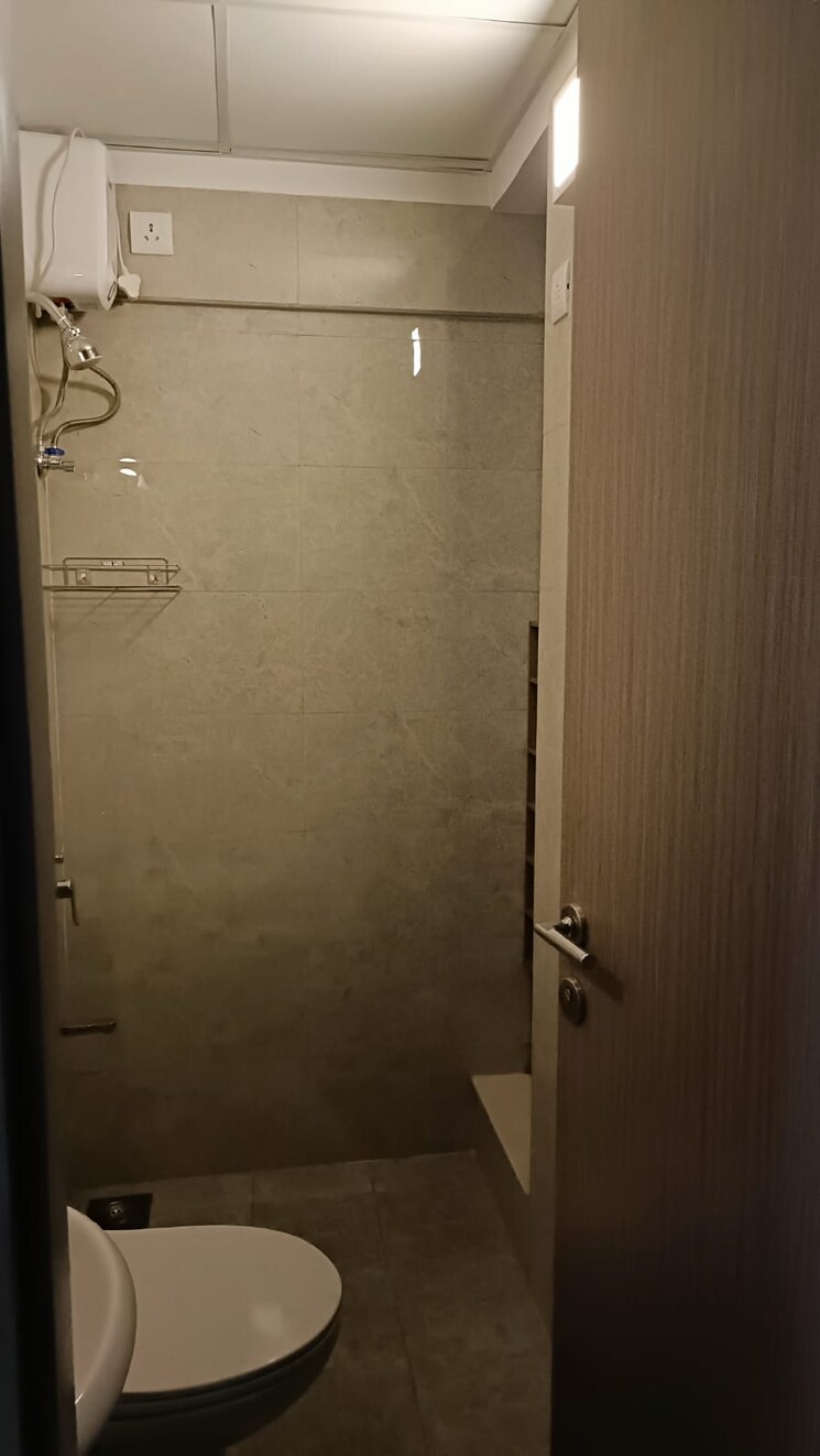 Bathroom, sheth-vasant-oasis 2 Bedroom 678 Sq.Ft. Apartment In Andheri East Mumbai 9039969
