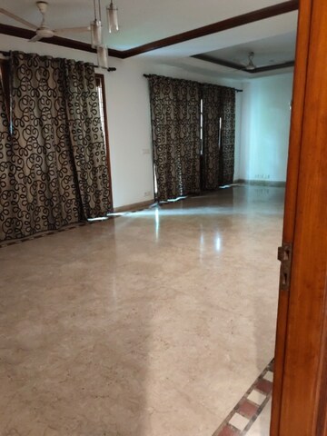Living Room in 6 BHK Independent House at Sunlight Apartments Sector 44, Sector 44 – for Rent
