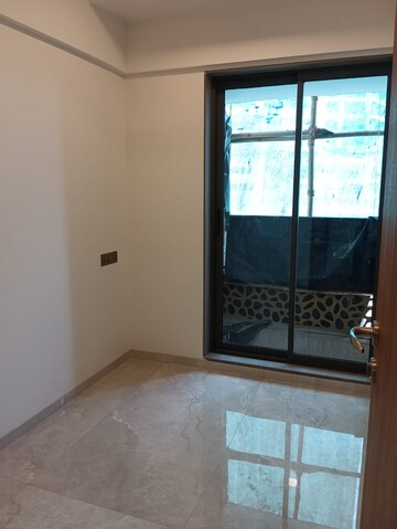 Room in 1 BHK Apartment at Goregaon Vivan, Goregaon West – for Sale