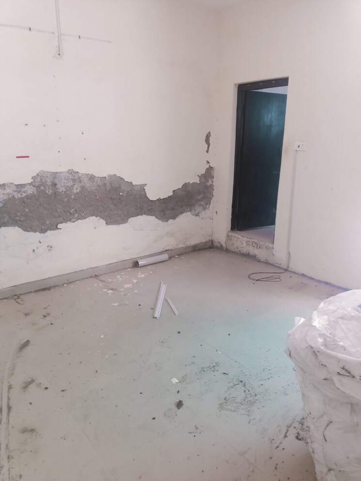 Room, sector 46 2 Bedroom 200 Sq.Mt. Independent House In Sector 46 Noida 9039973