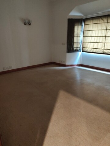 Bedroom in 6 BHK Independent House at Sunlight Apartments Sector 44, Sector 44 – for Rent