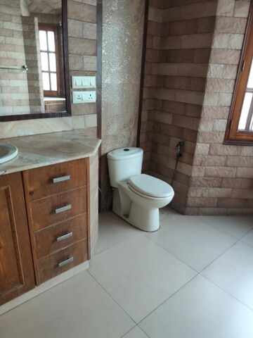 Bathroom in 6 BHK Independent House at Sunlight Apartments Sector 44, Sector 44 – for Rent