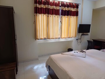 Bedroom in 3 BHK Apartment at Kalyani Nagar – for Rent
