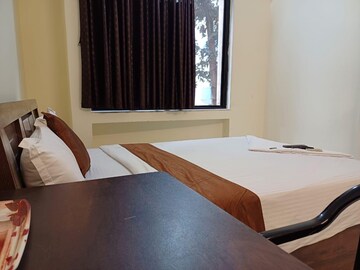 Bedroom in 3 BHK Apartment at Kalyani Nagar – for Rent