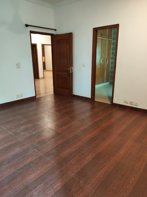 6 BHK + Pooja Room,Servant Room 6000 Sq.Ft. Independent House in Sunlight Apartments Sector 44