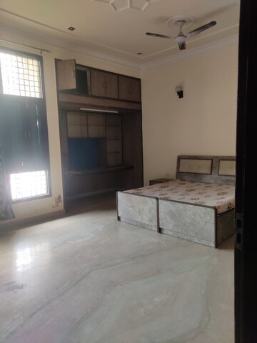 Room in 3 BHK Independent House at Sector 43 – for Rent