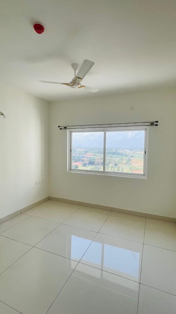 Room in 3.5 BHK Apartment at Sarjapur Road – for Rent