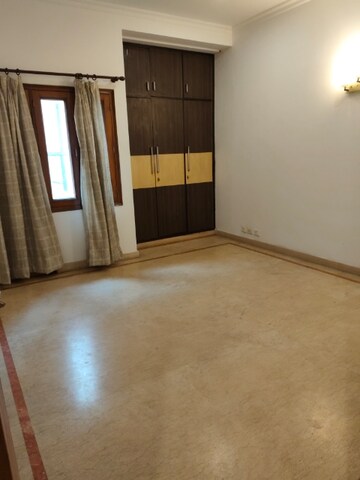 Bedroom in 6 BHK Independent House at Sunlight Apartments Sector 44, Sector 44 – for Rent