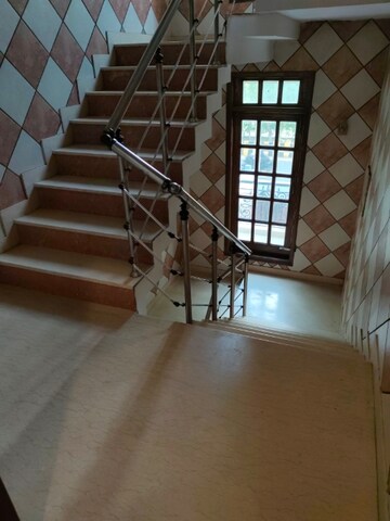 Staircase in 6 BHK Independent House at Sunlight Apartments Sector 44, Sector 44 – for Rent