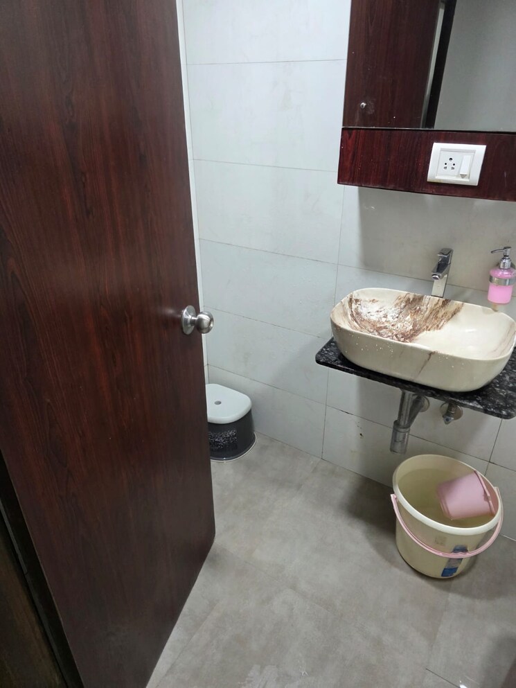 Bathroom, ng-complex 2 Bedroom 1000 Sq.Ft. Apartment In Andheri East Mumbai 9040071