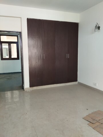 Room in 3 BHK Apartment at Karanvir Towers, Sector 52 – for Rent