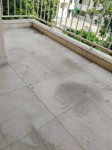 Balcony in 3 BHK Apartment at Karanvir Towers, Sector 52 – for Rent