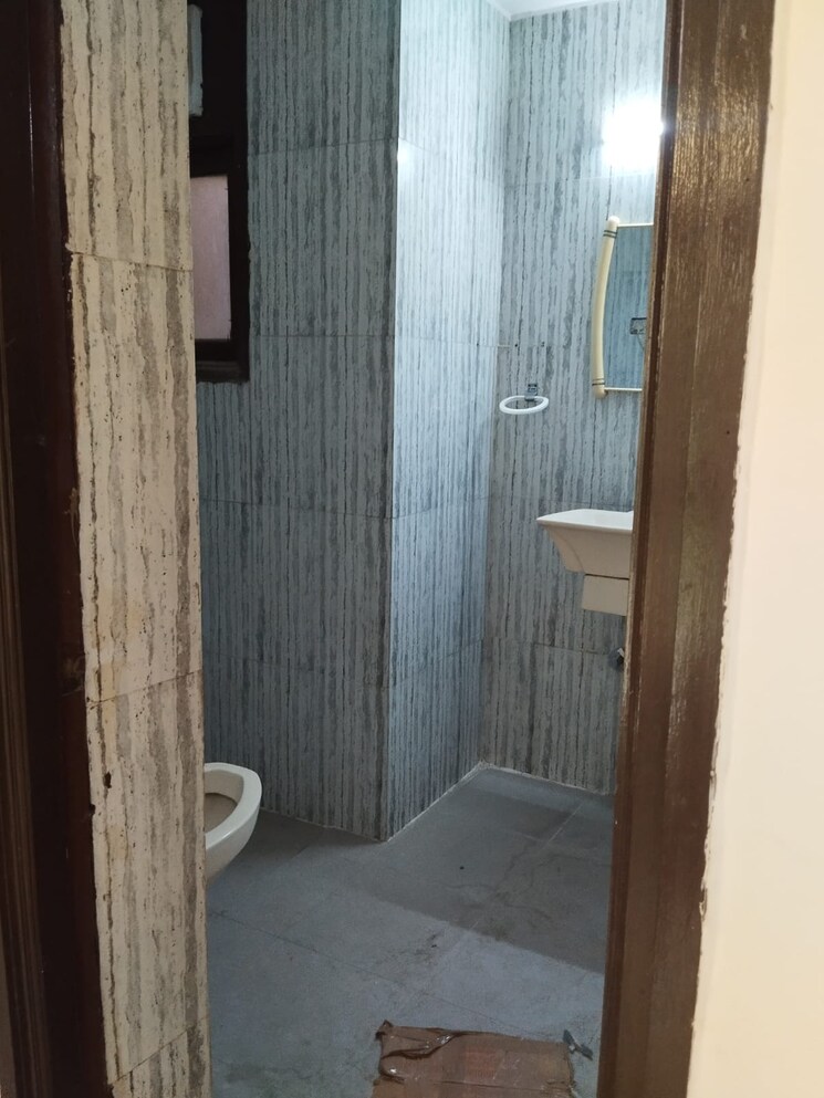 Bathroom, karanvir-towers 3 Bedroom 2150 Sq.Ft. Apartment In Sector 52 Gurgaon 9040055