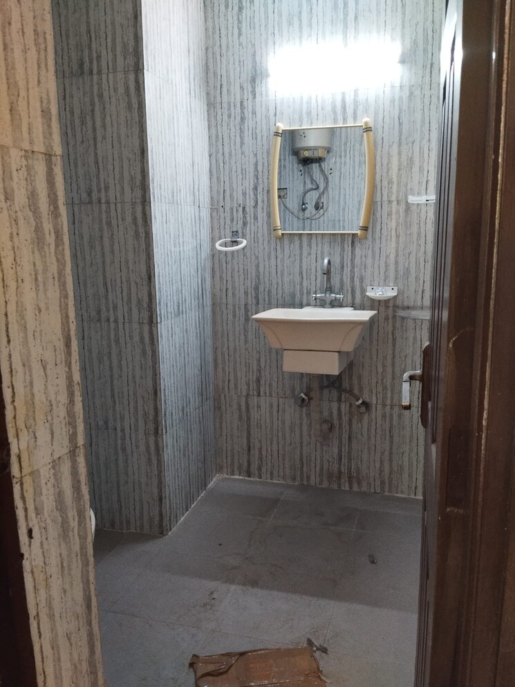 Bathroom, karanvir-towers 3 Bedroom 2150 Sq.Ft. Apartment In Sector 52 Gurgaon 9040055