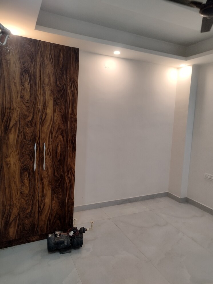 Room, freedom fighters enclave 4 Bedroom 1800 Sq.Ft. Builder Floor In Freedom Fighters Enclave Delhi 9040091