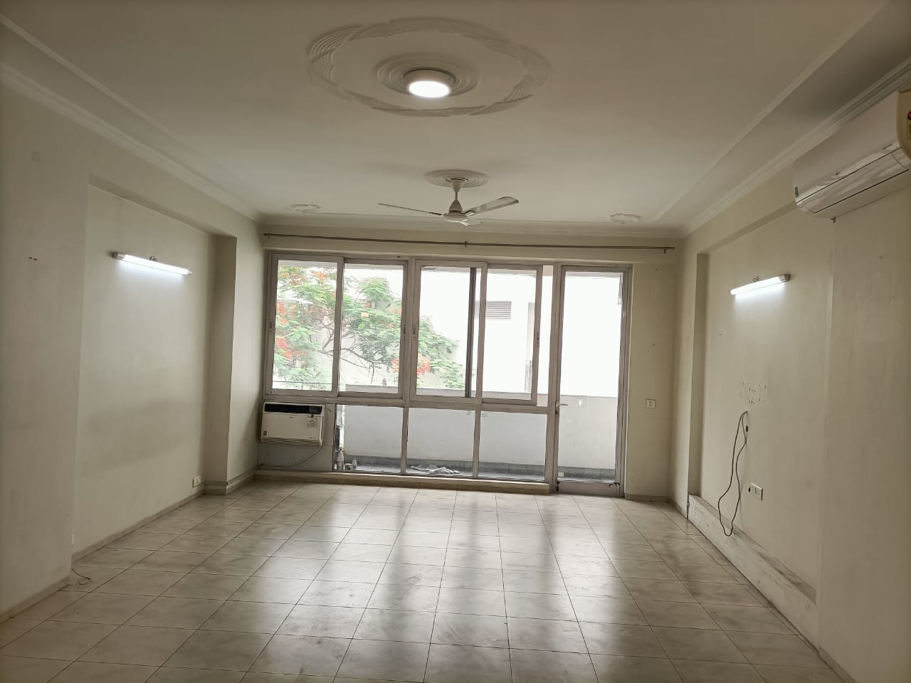 2 BHK Apartment For Rent in Eros Wembley Estate