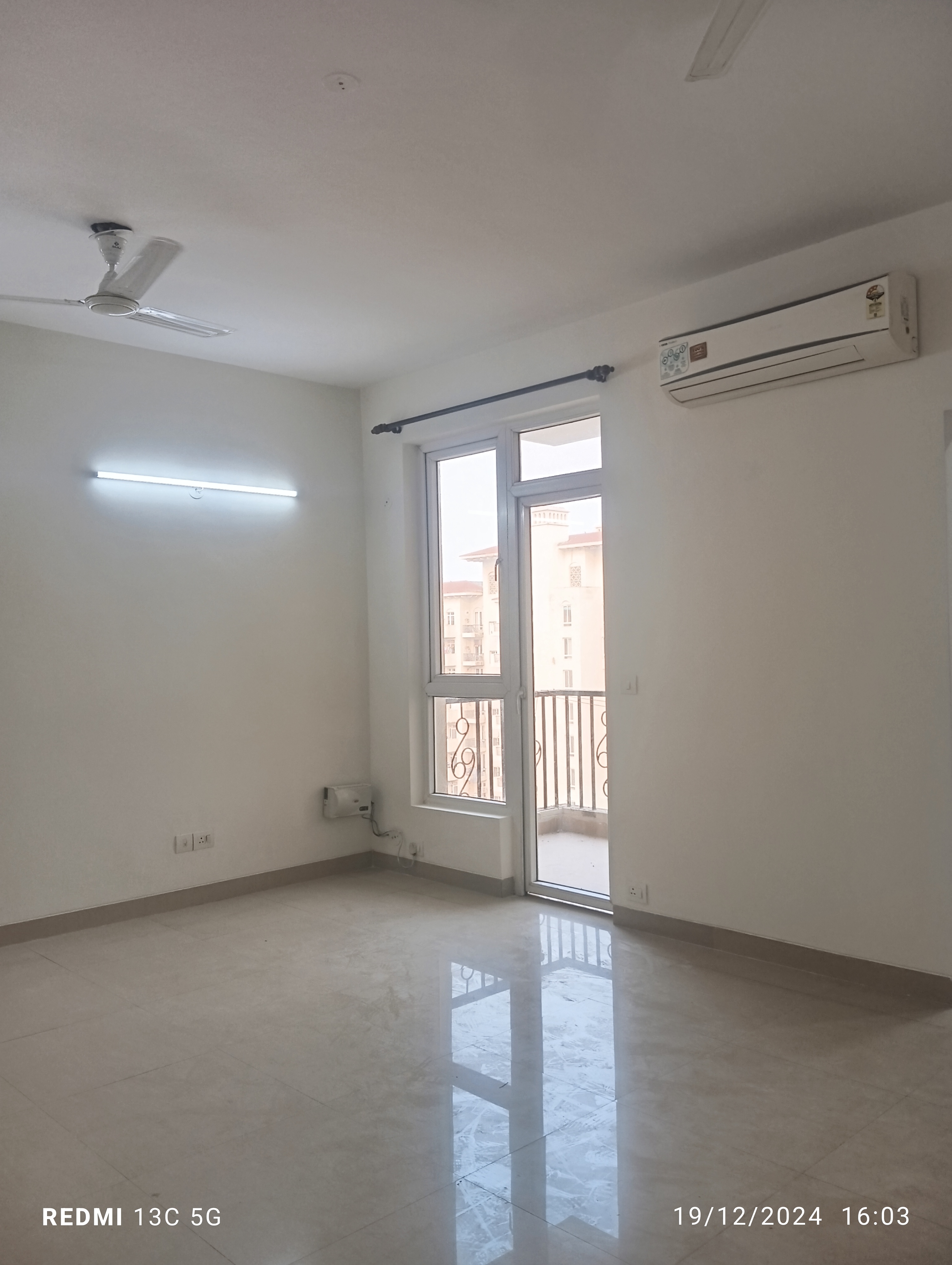 2 BHK + Study Room Apartment For Rent in Emaar Emrald Floors Select