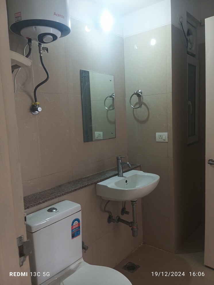 Bathroom, emaar-emrald-floors-select 2 Bedroom 1150 Sq.Ft. Apartment In Sector 65 Gurgaon 9040175