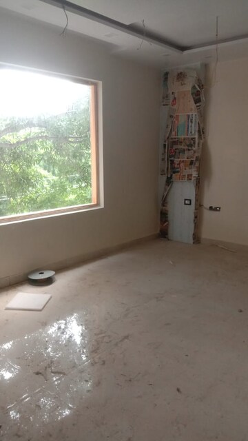 Room in 3 BHK Builder Floor at Nehru Nagar Iii – for Sale