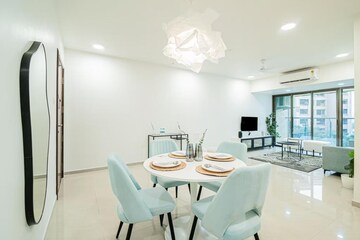 Team Area in 3 BHK Apartment at K Raheja Vistas, Powai – for Rent