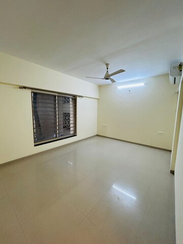 Room in 3.5 BHK Apartment at Signature Global Cloverdale, Sector 71 – for Rent