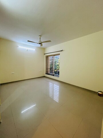 Room in 3.5 BHK Apartment at Signature Global Cloverdale, Sector 71 – for Rent