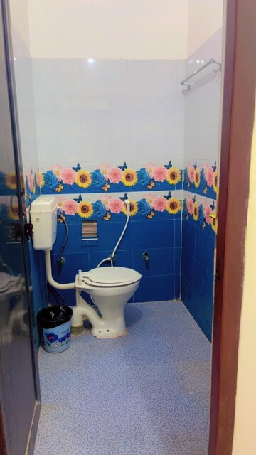 Attached Bathroom in 2 BHK Apartment at Vaibhav Khand – for Rent