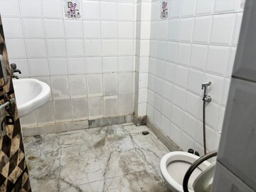 Bathroom in 2 BHK Builder Floor at RWA Apartments Sector 41, Sector 41 – for Rent
