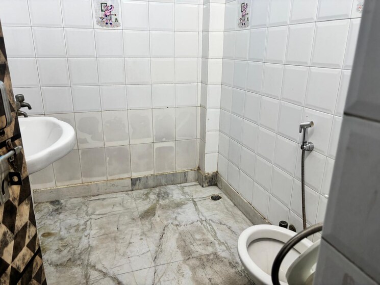 Bathroom, rwa-apartments-sector-41 2 Bedroom 180 Sq.Mt. Builder Floor In Sector 41 Noida 9040172