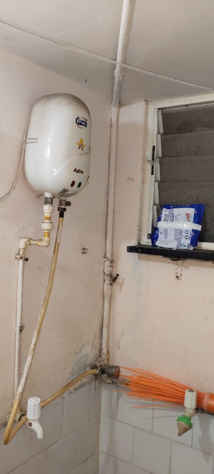 Bathroom, erandwane 1 RK 300 Sq.Ft. Apartment In Erandwane Pune 9040240