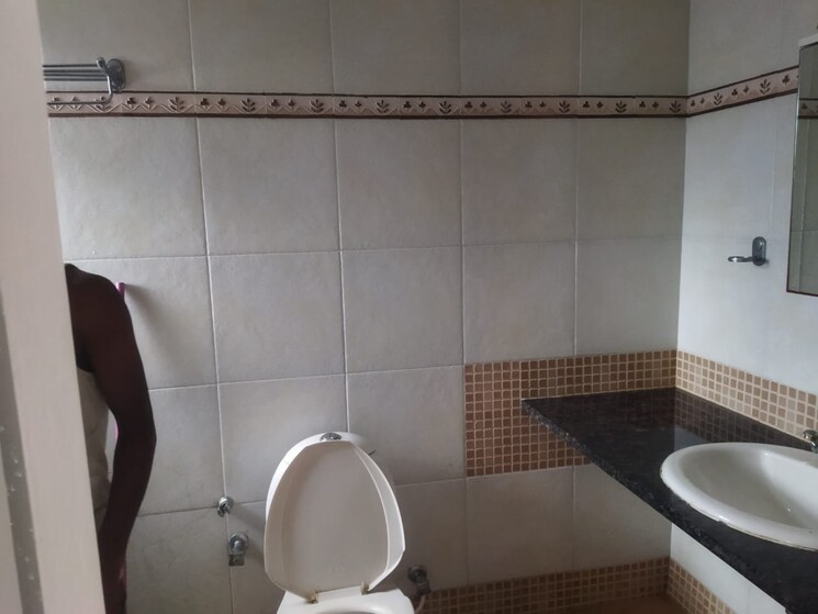 Bathroom, prestige-kensington-gardens 3 Bedroom 1887 Sq.Ft. Apartment In Jalahalli Bangalore 9040215