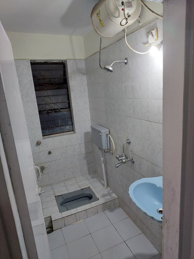 Bathroom, shivanand-garden 2 Bedroom 1000 Sq.Ft. Apartment In Wanwadi Pune 9040237