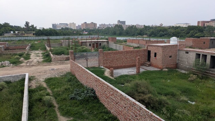 Balcony, sector 108  200 Sq.Yd. Plot In Sector 108 Noida 9040257