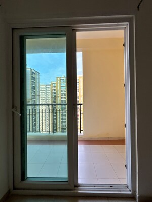 Room in 2.5 BHK Apartment at Fusion Homes, Tech Zone 4 Greater Noida – for Sale