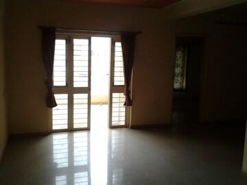 Room in 3 BHK Apartment at G K Daffodils Housing Society, Pimple Saudagar – for Rent