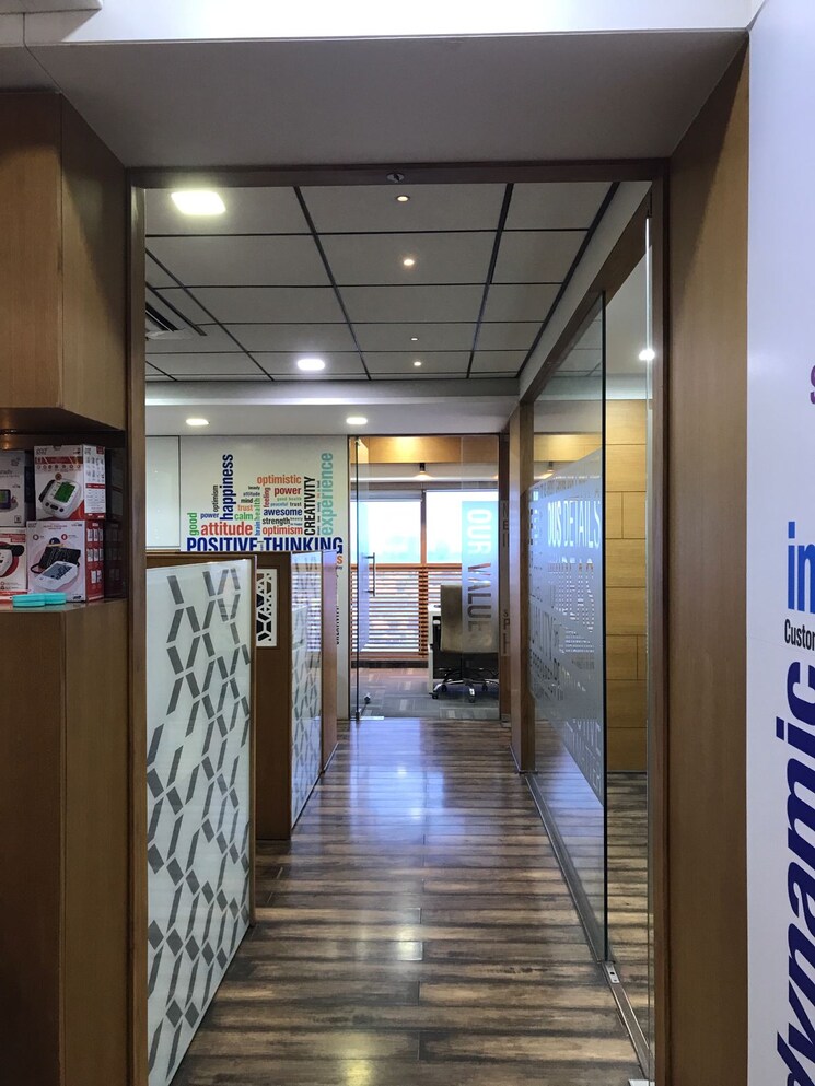  Parking, science city Commercial Office Space 1095 Sq.Ft. In Science City Ahmedabad 9040385