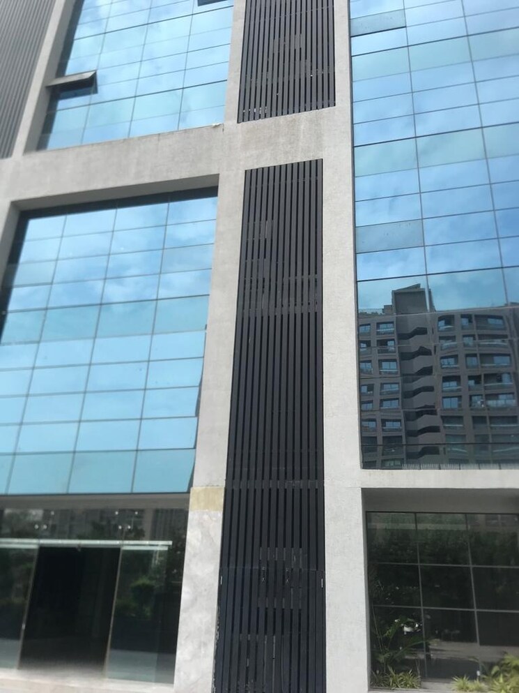 Balcony, science city Commercial Office Space 1095 Sq.Ft. In Science City Ahmedabad 9040385