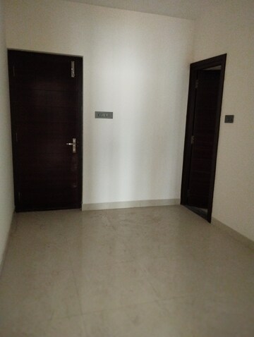 Room in 3.5 BHK Apartment at SMR Vinay Iconia Hyderabad, Kondapur – for Sale