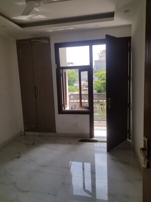 Room in 2 BHK Builder Floor at Ignou Road – for Sale