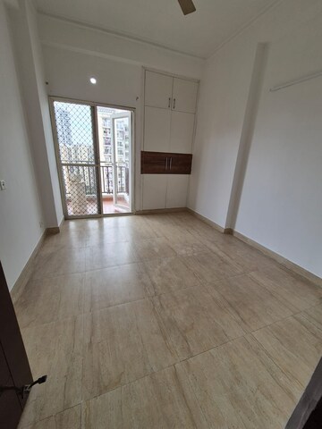 Room in 3 BHK Apartment at Hawelia Valencia Homes, Sector 1 Greater Noida – for Sale