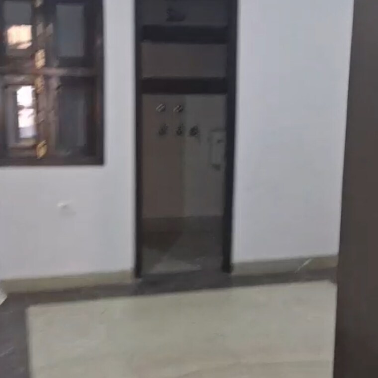 Room, rohini sector 24 3 Bedroom 1100 Sq.Ft. Builder Floor In Rohini Sector 24 Delhi 9040511