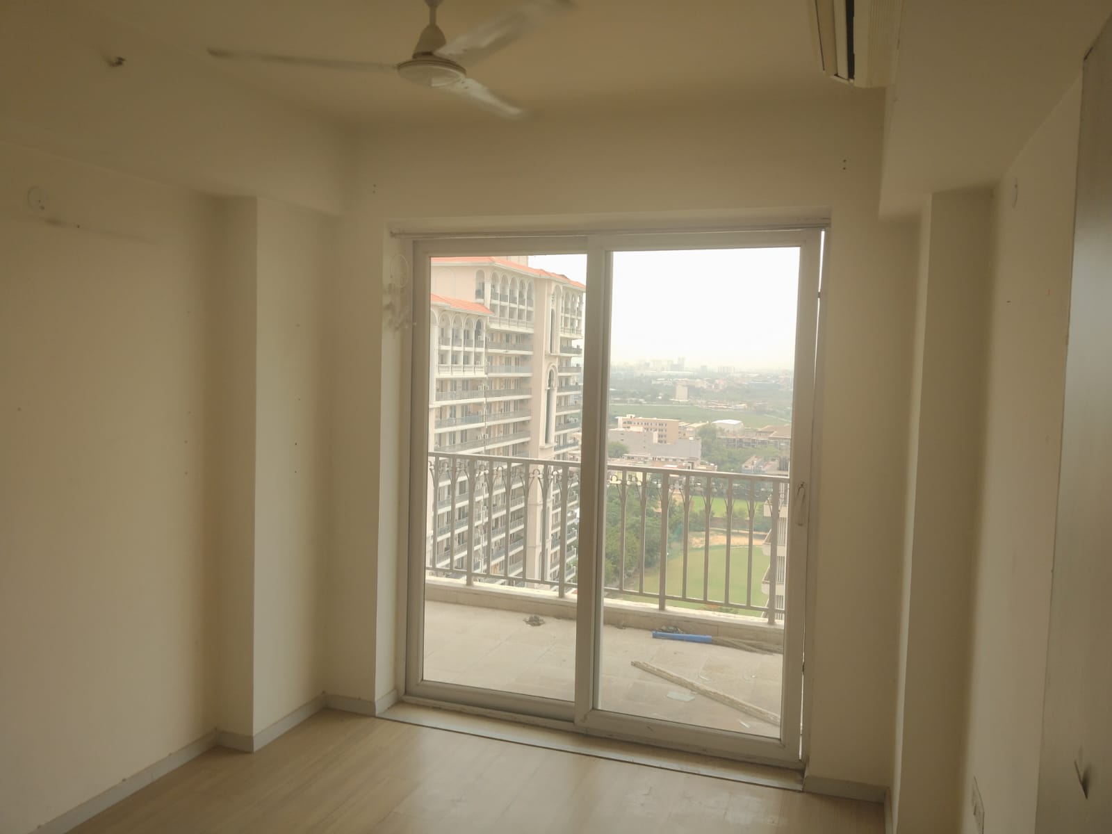 3 BHK Apartment For Sale in DLF The Skycourt