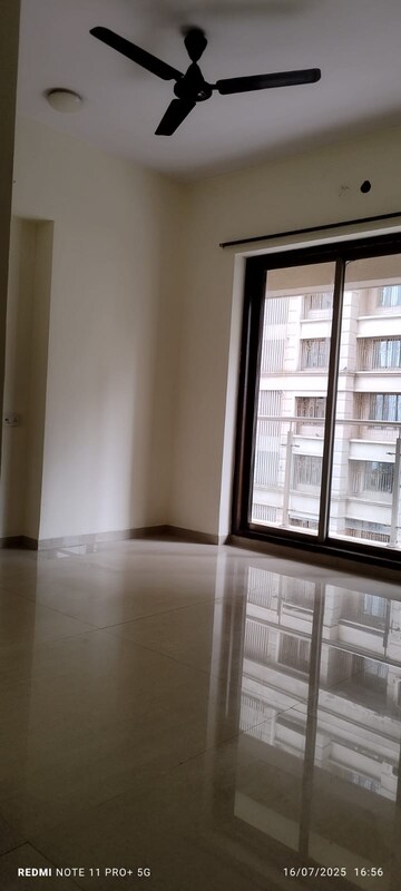 Room in 1 BHK Apartment at Raunak Sai Dham Towers, Kandivali West – for Rent