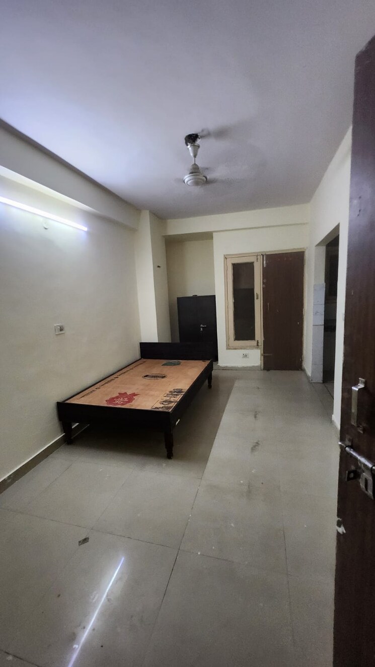 Living Room, new ashok nagar 1 RK 350 Sq.Ft. Builder Floor In New Ashok Nagar Delhi 9040554