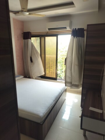 Bedroom in 1 BHK Apartment at Bandra West – for Rent